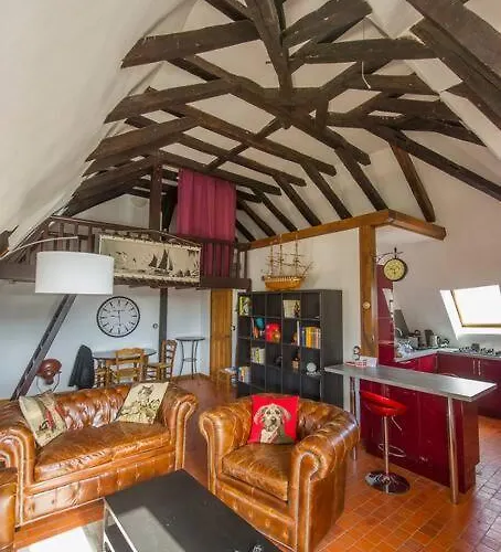 De Caractere Au Coeur Du Vieux Тур