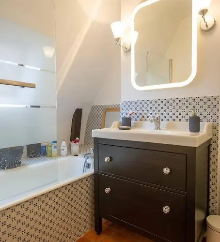 De Caractere Au Coeur Du Vieux Тур